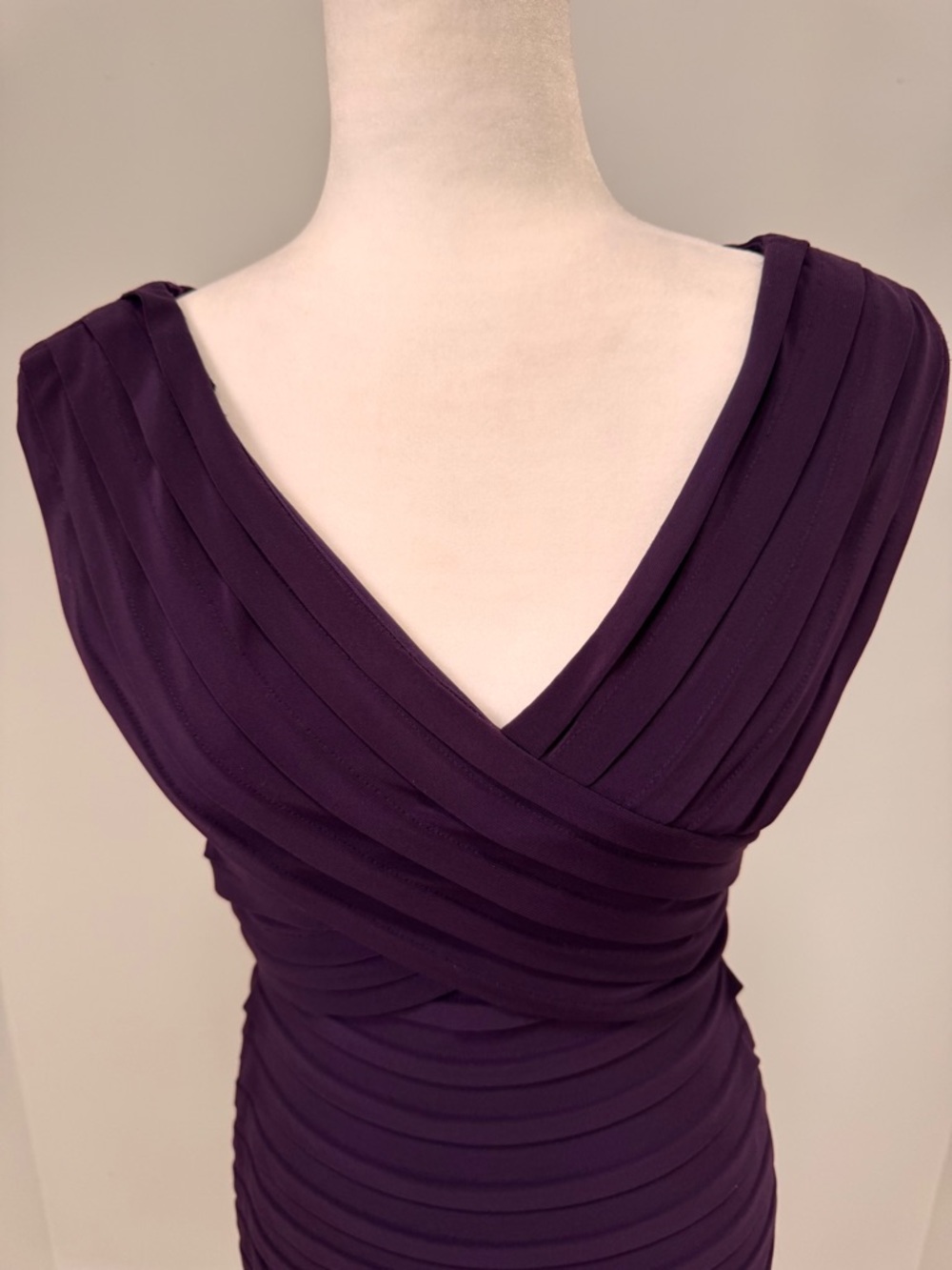 Dark Purple Bandage or Shutter Pleat Dress V Neck Midi Sz 2 -4 - Picture 3 of 13